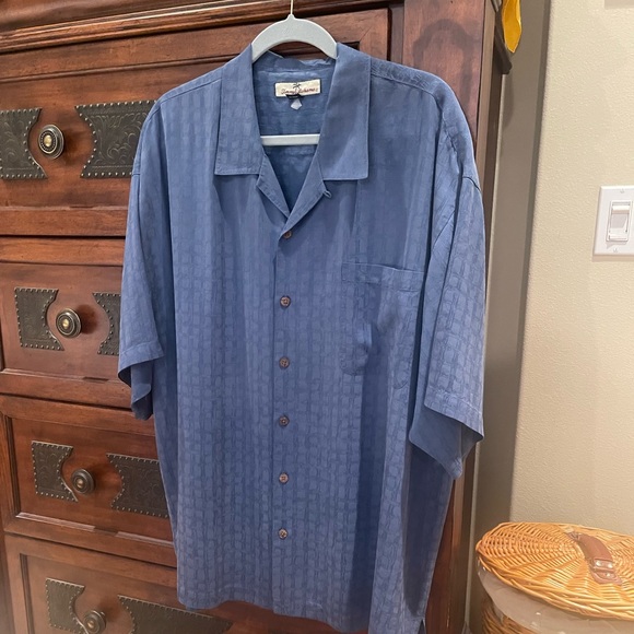 TOMMY BAHAMA LIGHT BLUE XXL SILK SHIRT; Generous sizing; Fabulous Fabric; $35 - Picture 8 of 16